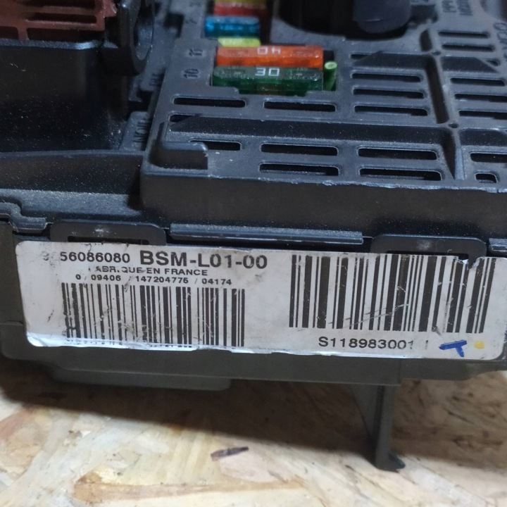 BOÎTE MODULE CITROEN PEUGEOT BSM L01-00 9656086080 S118983001K