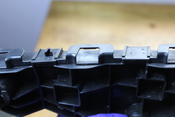 GLISSIÈRE PARE-CHOCS FIXATION DROIT AVANT AVENSIS T29 T27 DEUXIÈME LIFT 52535-05050