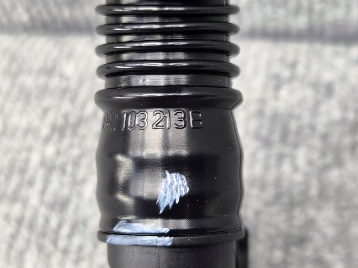 ORIGINE AUDI OE TUYAU ODPOWIETRZAJACA 06J103213B