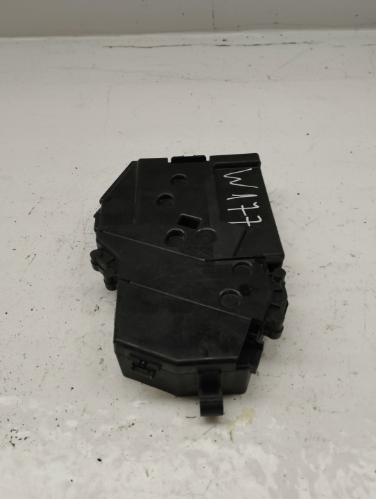 MERCEDES W177 AMG A35 BOÎTE FUSIBLES A1775404007