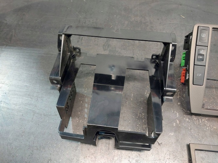 CHÂSSIS TABLEAU DE BORD INSTRUMENTATION RADIO 2DIN VOLKSWAGEN PASSAT B5 3B0858757
