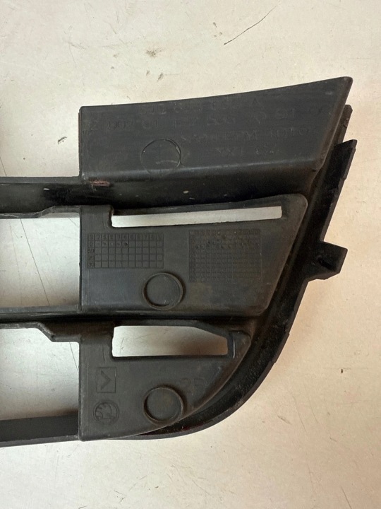 CALANDRE GRILLE PARE-CHOCS DROITE SKODA FABIA II LIFT