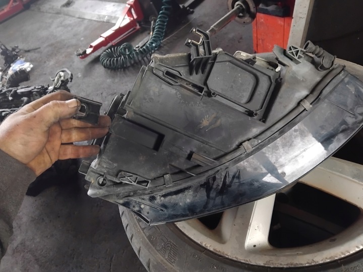 AUDI A4 B8 08-12 8K0 BI XÉNON PHARE GAUCHE DROITE AVANT COMPLET 2 PIÈCES