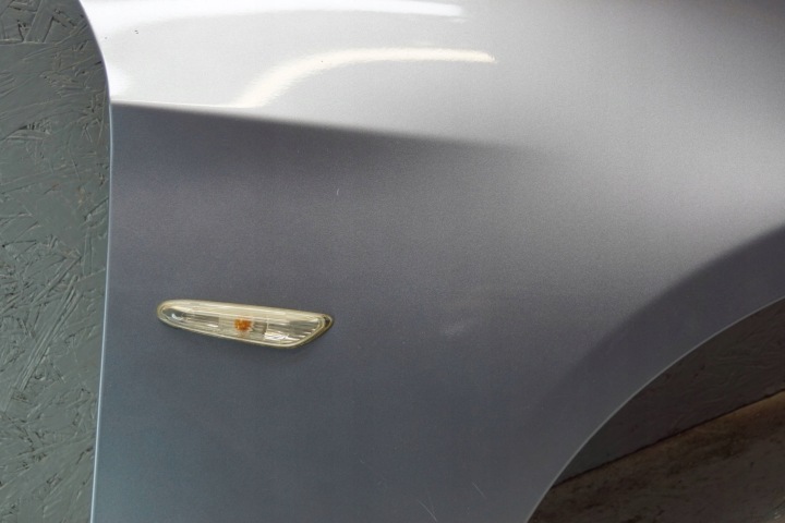 BMW E90 E91 AILE DROIT AVANT (B2284)