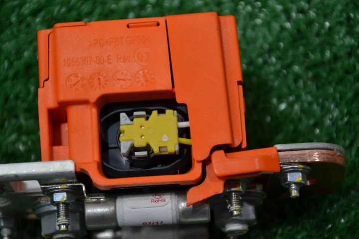 FUSIBLE PYROTECHNIQUE TESLA MODÈLE AVEC X 1056367-00-E
