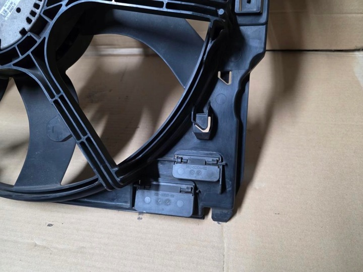 VENTILATEUR MOTEUR BMW 5 F10 F11 7612453 A0340311 2326010606 7594610 (16)