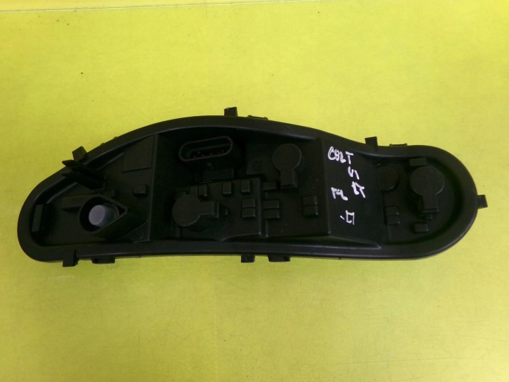DOUILLE D'AMPOULE GAUCHE ARRIÈRE MITSUBISHI COLT VI NR478