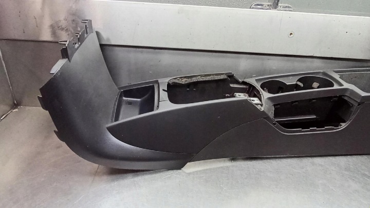 ACCOUDOIR VOLVO V50 8687408