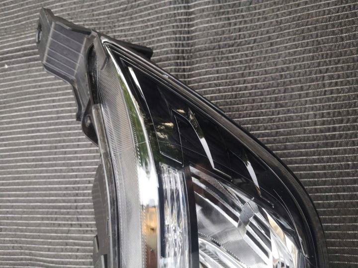 SSANGYONG TIVOLI DEUXIÈME LIFT PHARE GAUCHE AVANT COMPLET LED 2023-