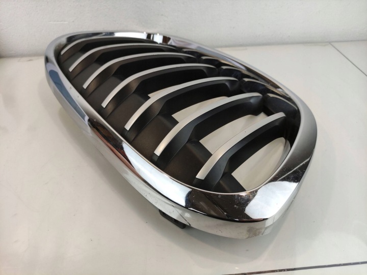 BMW X1 F48 RÉSERVOIR GRILLE DE RADIATEUR DROIT AVANT 7354824