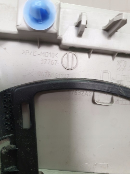 CITROEN C4 GRAND PICASSO II 13-1 PROTECTION SUR POTEAU DROIT CENTRAL 9677772477