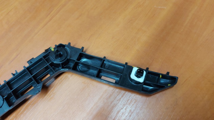 GLISSIÈRE PARE-CHOCS DROIT ARRIÈRE TOYOTA COROLLA E21 BERLINE 19-