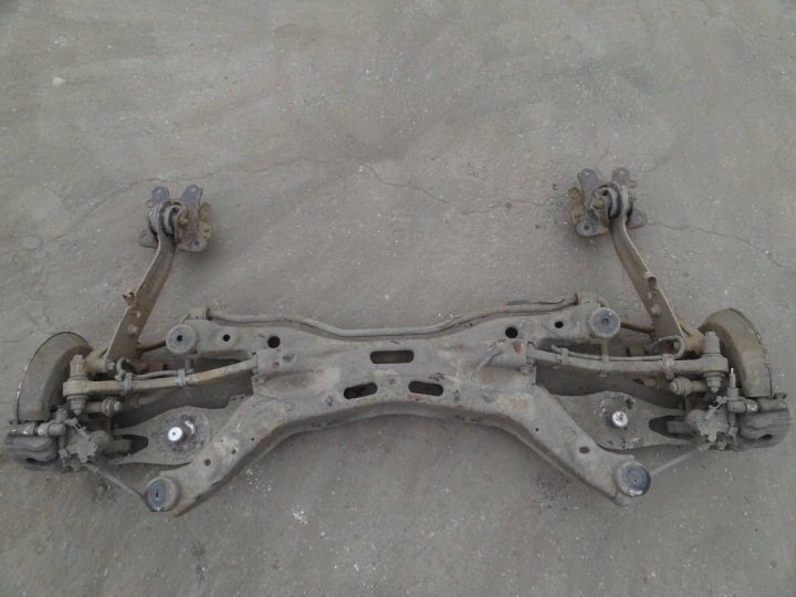 OPEL SIGNUM 2004 1.9 CDTI UNIVERSEL POUTRE AXE SUSPENSIONS ARRIÈRE ARRIÈRE