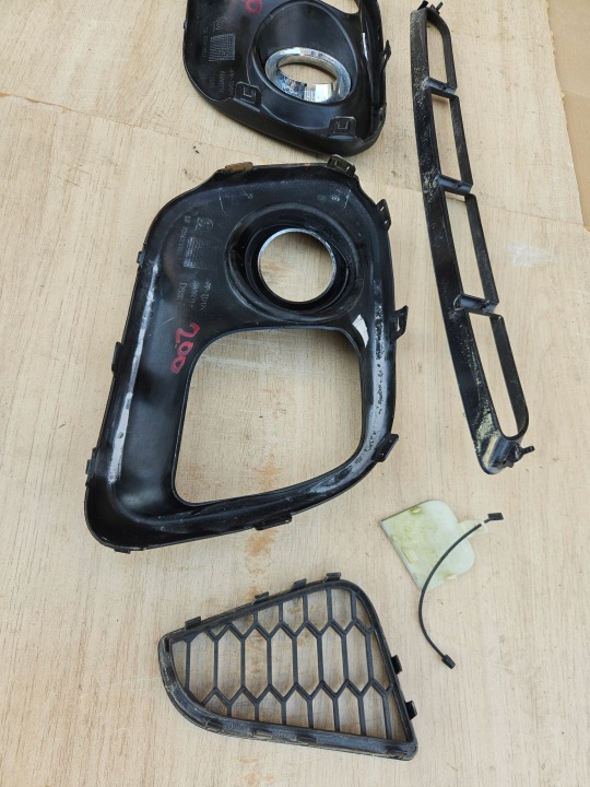ABARTH 500 595 LIFT ENSEMBLE GRILLE CENTRALE GAUCHE DROITE DANS PARE-CHOCS AVANT FJD
