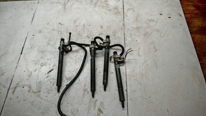 INJECTEUR MERCEDES W204 W209 W211 2.2 CDI DELPHI A6460700987 CZYTAJ DESCRIPTION