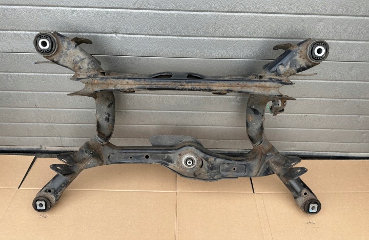 PORSCHE MACAN 95B CHÂSSIS CHÂSSIS ARRIÈRE POUTRE SUSPENSIONS ARRIÈRE 95B505235D