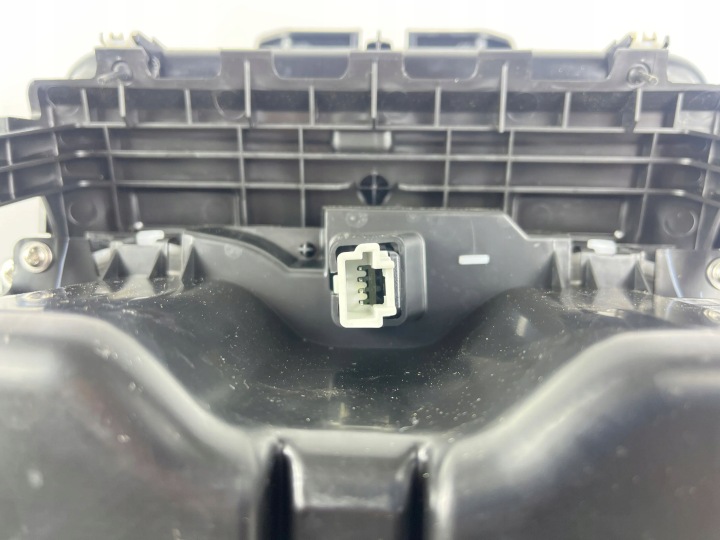 2022 JEEP GRAND CHEROKEE WL POIGNÉE SUR GODET DANS CONSOLES CENTRALE X99226601XX