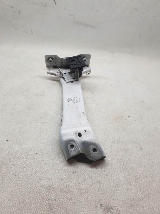 AUDI A3 8Y 20-24 FIXATION SUPPORT DANS AILE GAUCHE AVANT 8Y0821131