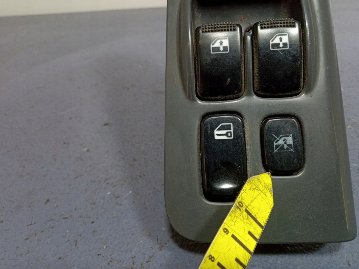 KIA CERATO I PANNEAU COMMUTATEUR VITRE GAUCHE AVANT 93570-2F100