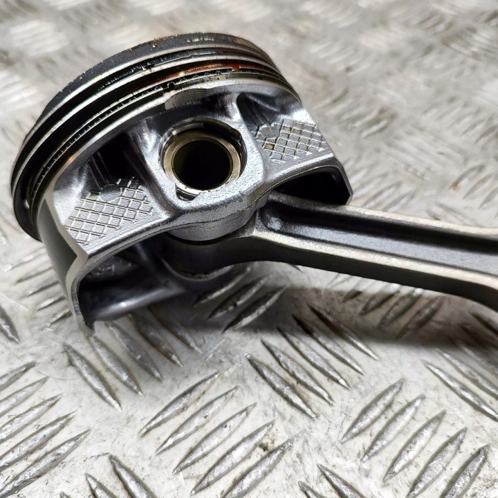 FORD MUSTANG VI 2015 PISTON