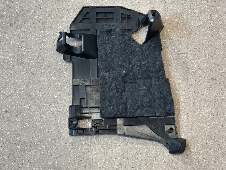 ÉLÉMENT GARNITURE DE PORTE COUVERCLES DE COFFRE MERCEDES-BENZ C W205 A2056844400