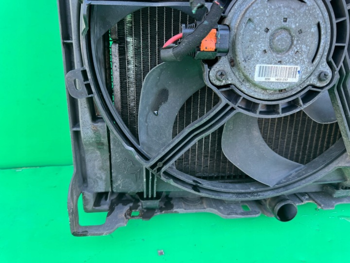 RENFORCEMENT PANNEAU AVANT RADIATEURS 9681810080 CITROEN C3 PICASSO 1.6 VTI 08-