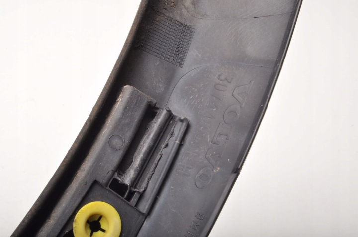 VOLVO C30 MOULURE GARDE-BOUE GAUCHE ARRIÈRE 30744044