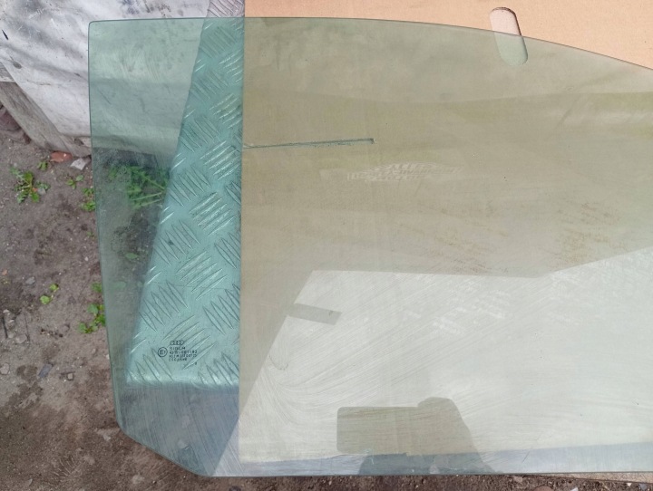 VITRE DE PORTIÈRE DROITE AVANT AVANT AUDI A4 B5 98R