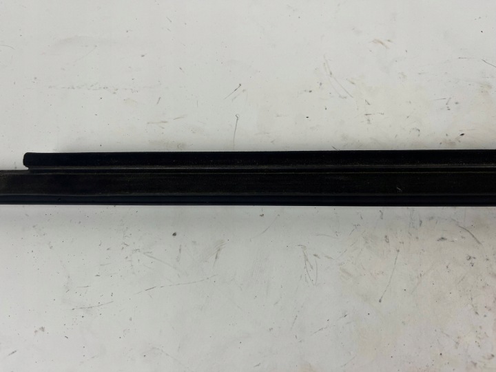 MOULURE VITRES ARRIÈRE DROITE CÔTÉ AUDI Q7 4M 4M0853764
