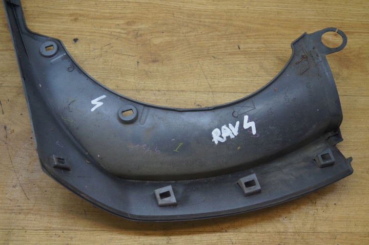 MOULURE REVÊTEMENT SUR COUVERCLE DE COFFRE TOYOTA RAV4 III 1E0