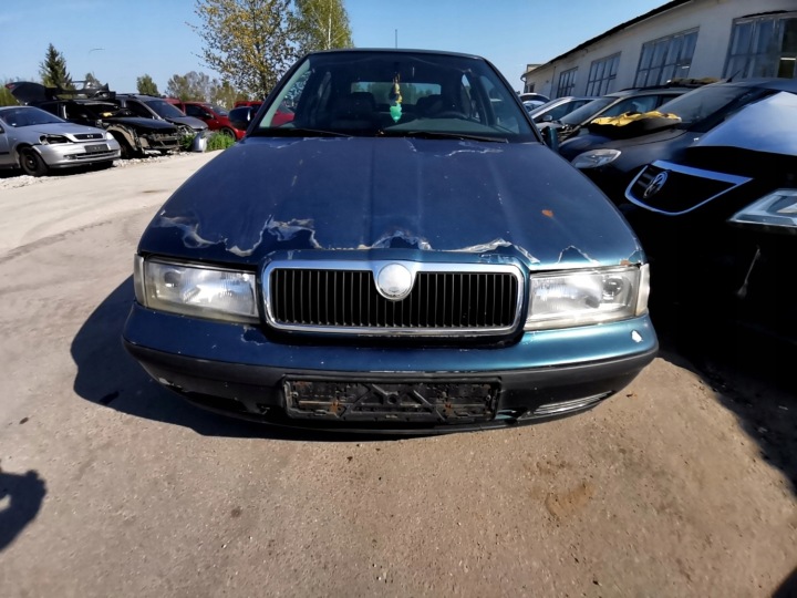 SKODA OCTAVIA DÉFLECTEURS AIR VERS CABINES 1999 1.9L 1U1819702A