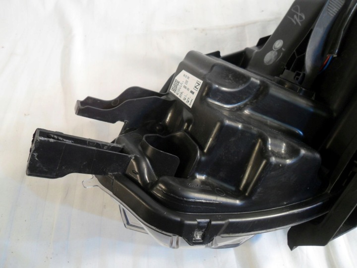 PHARE AVANT DROITE NISSAN QUASHQAI J11 LIFT