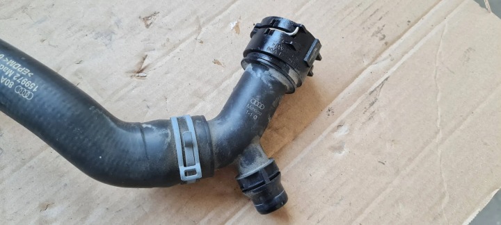 Q5 80A FIL TUYAU EAU 2.0 TFSI 80A122101BK