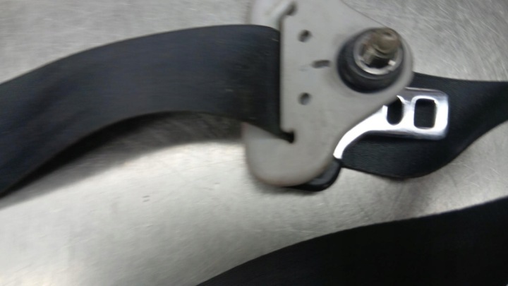 CEINTURE DE SÉCURITÉ DROIT AVANT MAZDA 3 1.6B 04R