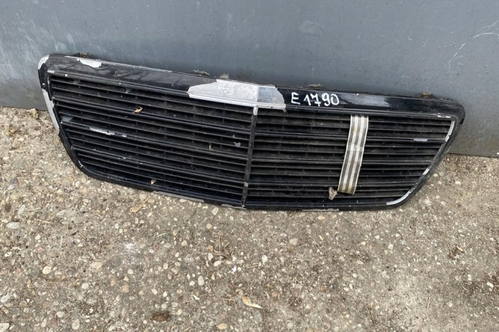 GRILLE AUDI 100 (5000) 2108800583 DIESEL 1997