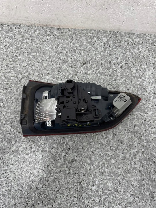 PHARE DROIT ARRIÈRE DANS COUVERCLE DE COFFRE BMW X1 F48 2015-2018 7350696