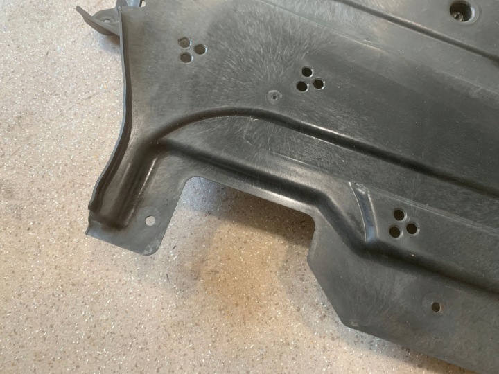 PROTECTION RÉSERVOIR CARBURANTS GAUCHE CÔTÉ BMW 3 G20 G21 7435569