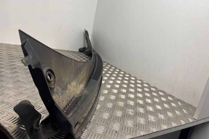 PLASTYK ESSUIE-GLACES AVANT PEUGEOT 3008 9671408577 2.0L 2015