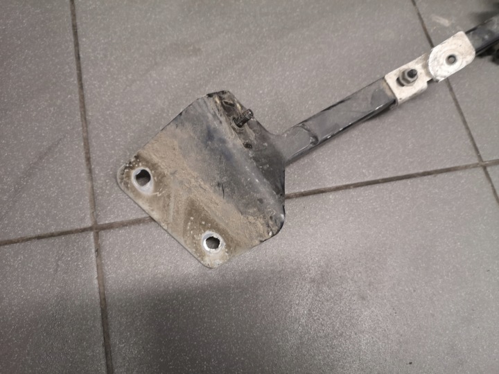 SUPPORT FARTUCHA DROIT AUDI A8 D3 4E0805464E