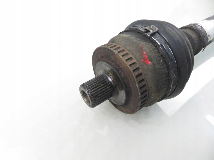 DEMI-ARBRE DROITE AVANT AUDI A4 B5 1.6 8V 8D0407272AC