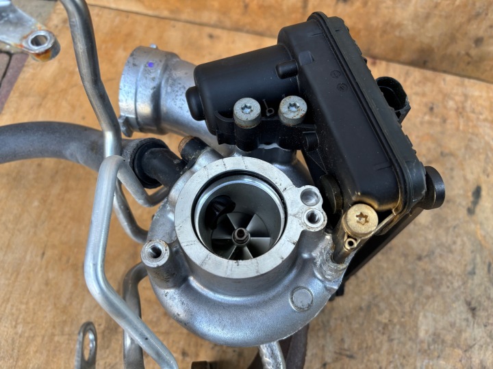 TURBOCOMPRESSEUR 05E145701K VW SKODA 1,5 TFSI ORIGINAL COMPLÈTE AVEC RURKAMI