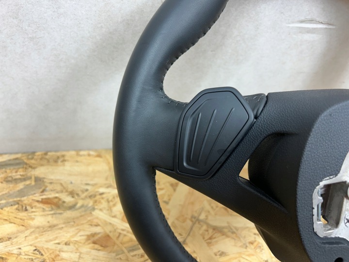 SKODA OCTAVIA IV VOLANT CUIR MULTIFONCTION