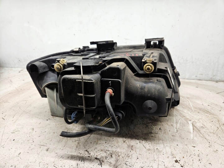 PROJECTEUR AVANT CÔTÉ GAUCHE AUDI A6 S6 C5 4B 4B0941003BQ