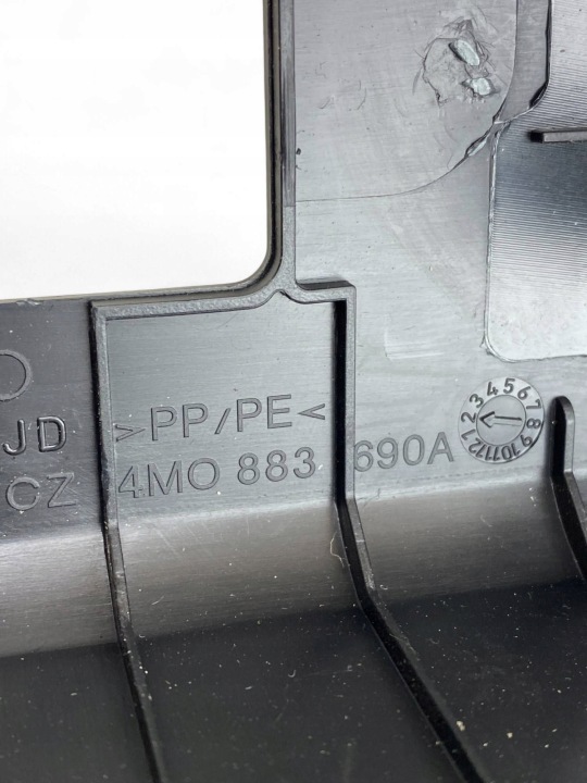 AUDI Q7 4M PROTECTION RAIL ARRIÈRE BANQUETTES ARRIÈRE 4M0883690A