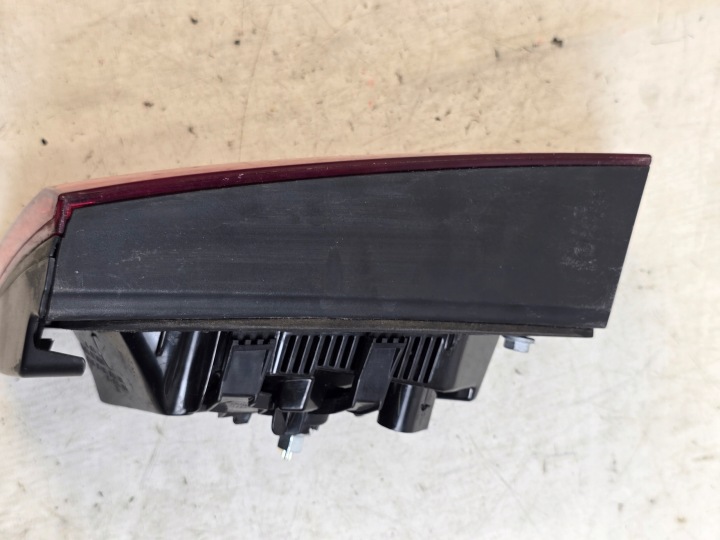 AUDI A6 C7 4G LIFT 15-18 AVANT PHARE GAUCHE ARRIÈRE DANS COUVERCLE DE COFFRE LED 4G4G9945093F