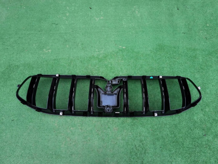 GRILLE CALANDRE RADIATEUR MASERATI GRECALE 670170829 CAMÉRA