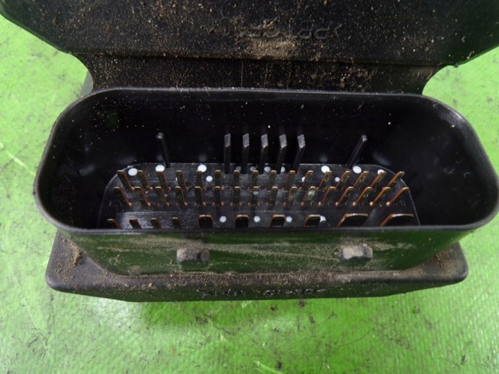 SKODA SUPERB 1.6 8V POMPE ABS DE FREIN 0265225139 3U0614517B