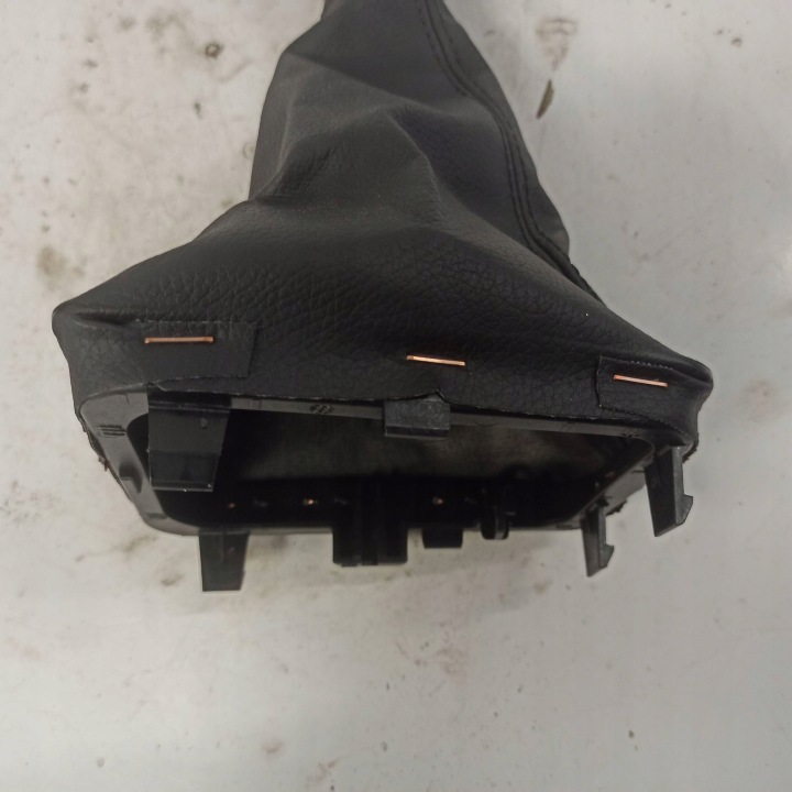 SKODA FABIA IV CARTER POMMEAU DE VITESSE CHANGEMENTS VITESSE 6VB711113