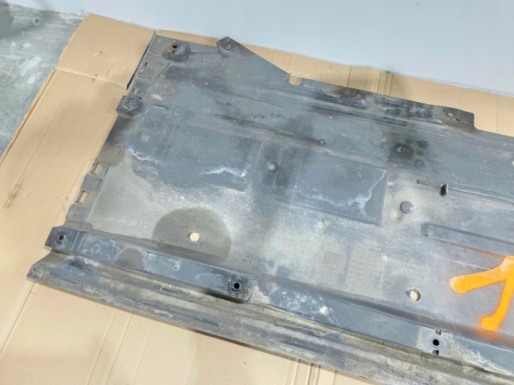 PROTECTION PLAQUE CHÂSSIS DROITE GRANDE AUDI A4 B8 A5 8T 8K0825208D 1/26