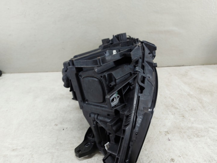 MERCEDES-BENZ B CLASSE 246 W246 LIFT GAUCHE PHARE AVANT AVANT PROJECTEUR